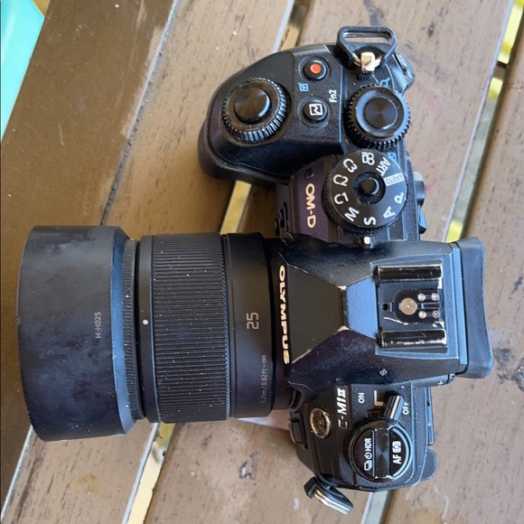 Olympus OM 1 Mark II with 25mm 1.7 Panasonic lens - Picture 2 of 8